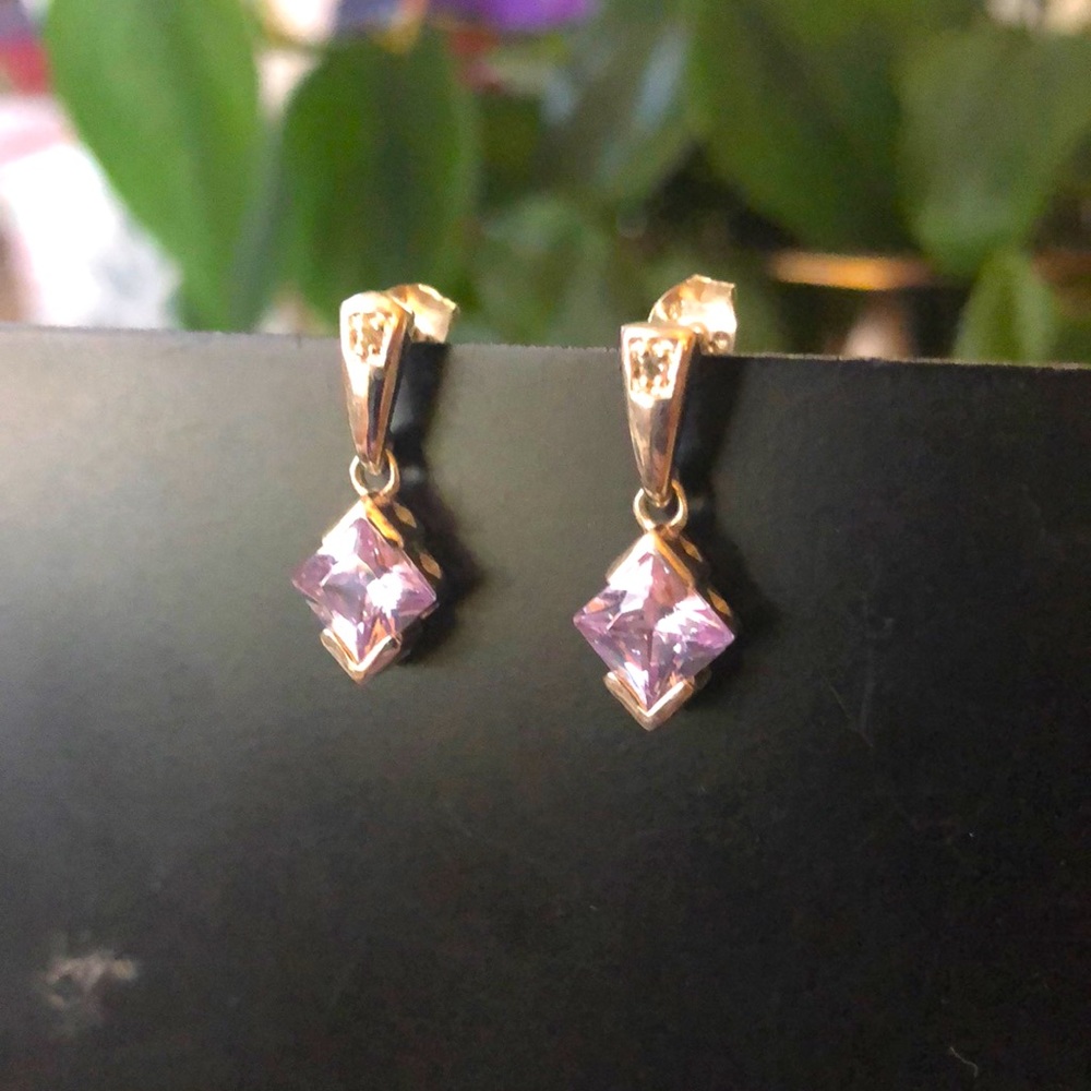 Cubic Zirconia sparkles!